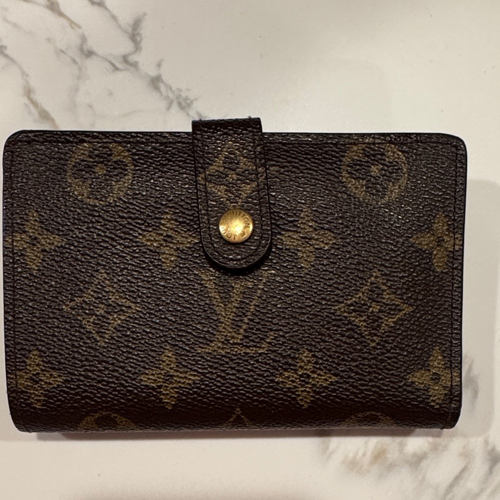 Louis Vuitton Monogram Key Holder in Brown and Gold
